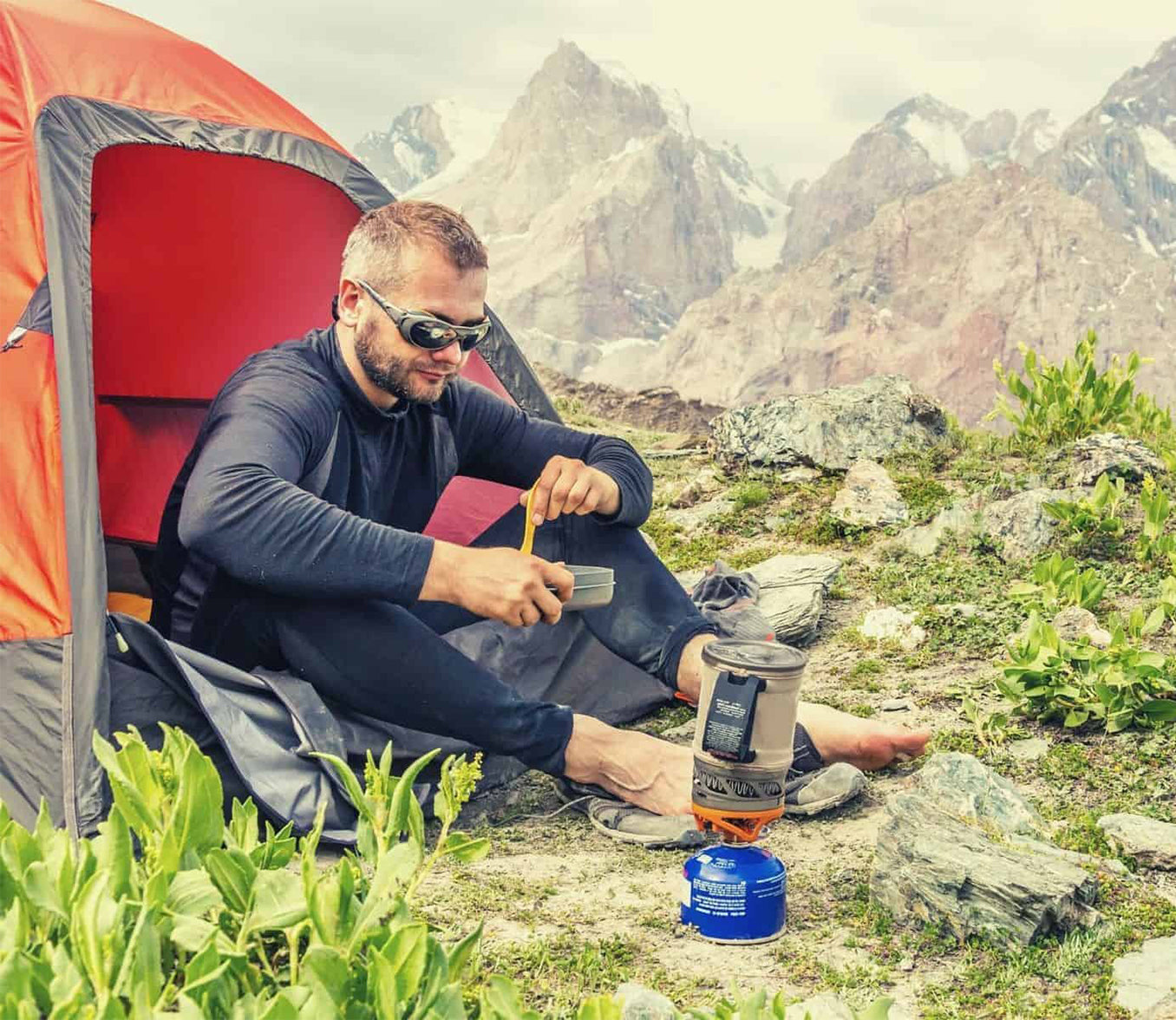 “Great quality camping gear . the sleeping bag and lantern were top-notch. Fast delivery too!”